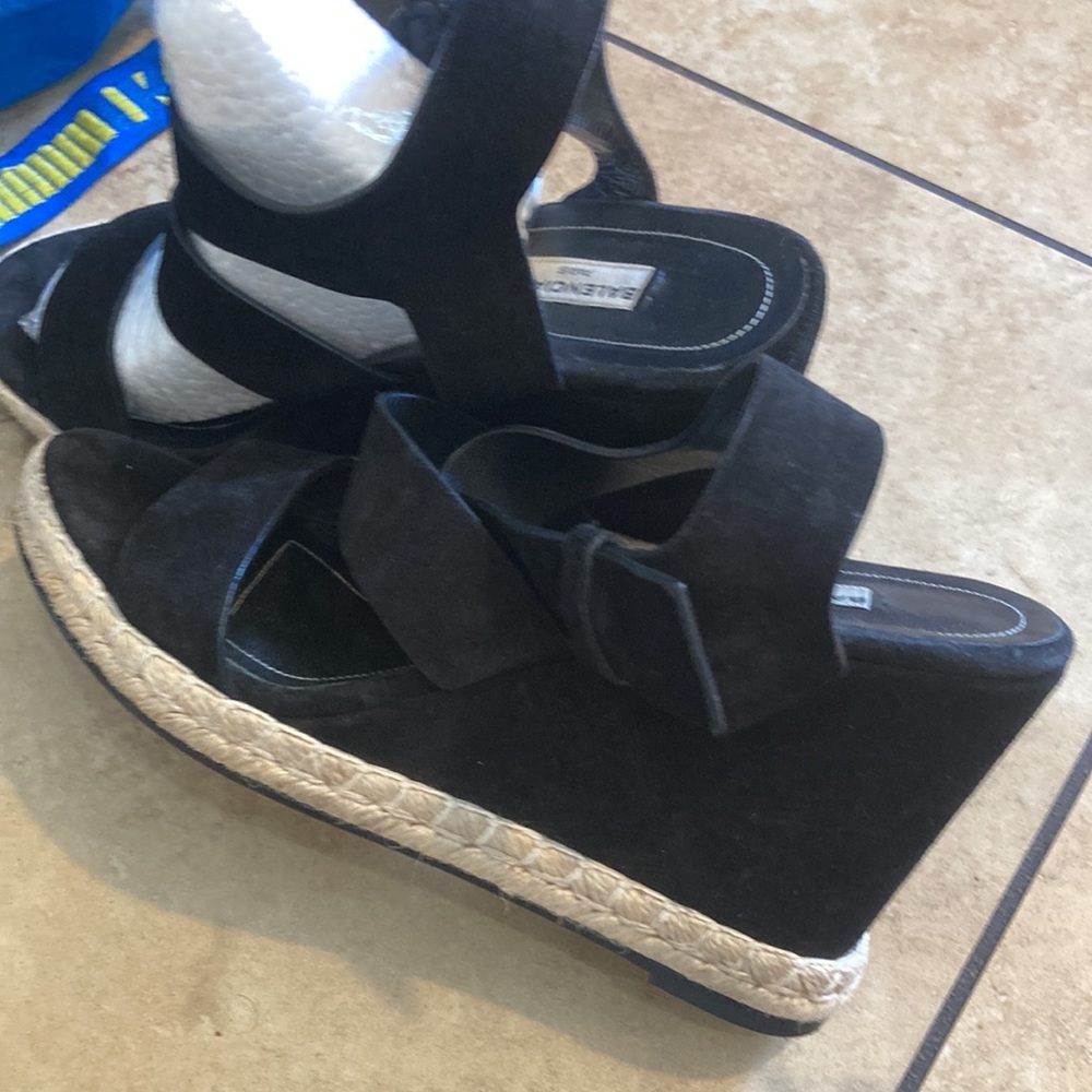 BALENCIAGA WOMEN'S WEDGE PLATFORM BLACK SUEDE SANDALS sz 40 - Picture 4 of 9